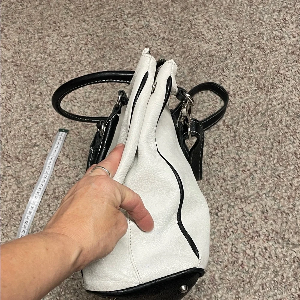 Roots leather xl Two-Tone White and Black Women’s Shoulder/crossbody Bag - Picture 8 of 15